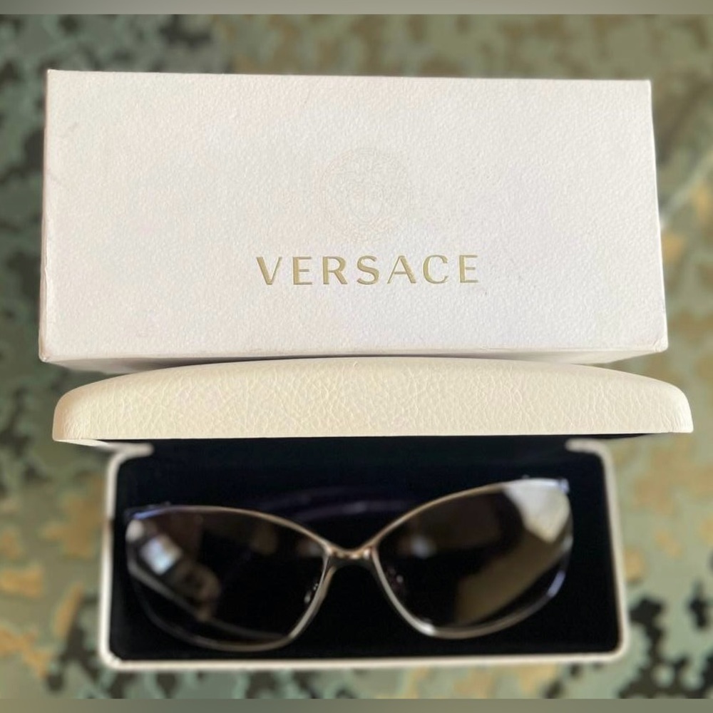 Versace sunglasses women’s used in the box blue frame/gray glass - Picture 7 of 7